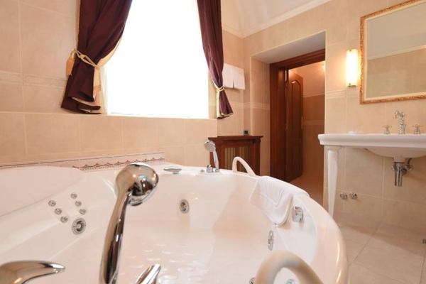 Hotel Leopold I (Petrovaradin)